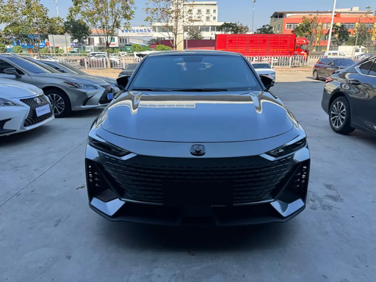 2022 ChangAn UNI-V 1.5T 188HP L4 7DCT,autocango,china used car exporter,china ev exporter,chinese used car exporter,chinese used ev exporter