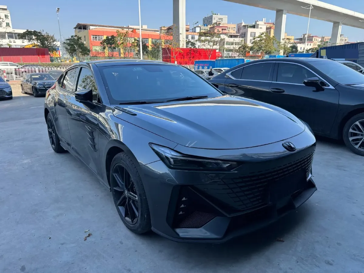 2022 ChangAn UNI-V 1.5T 188HP L4 7DCT,autocango,china used car exporter,china ev exporter,chinese used car exporter,chinese used ev exporter