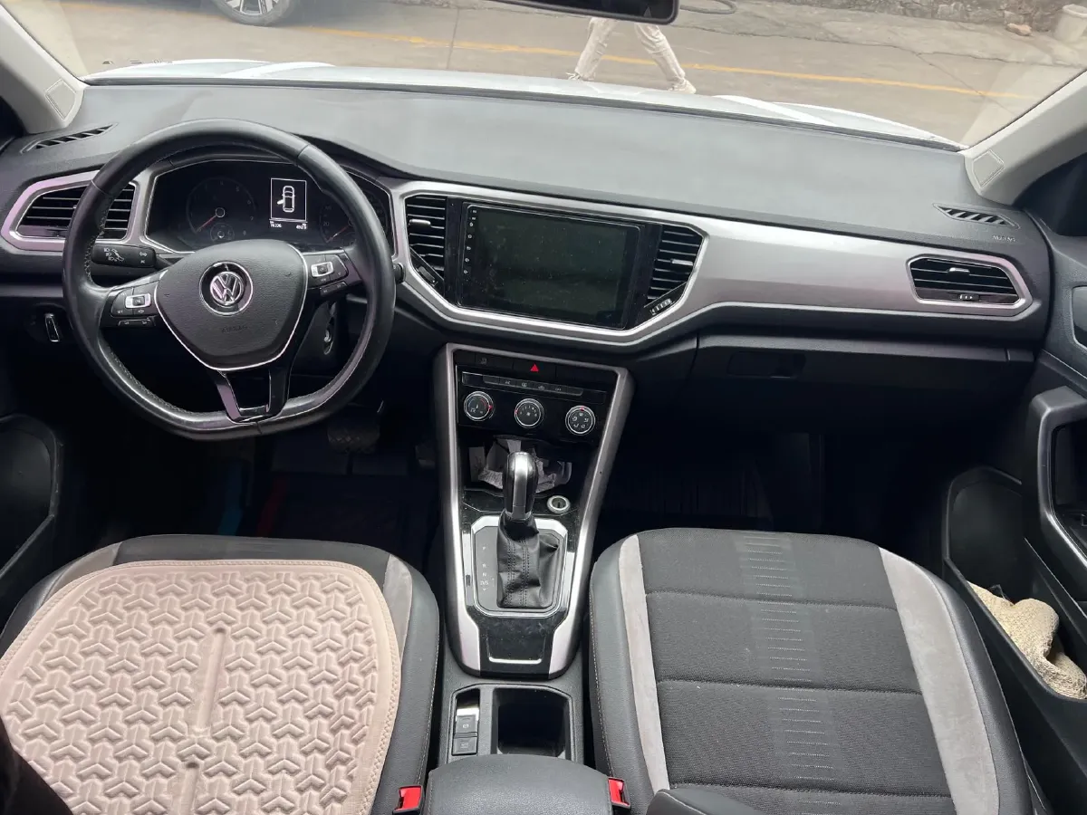 2020 Volkswagen T-Roc 1.4T 150HP L4 7DCT,autocango,china used car exporter,china ev exporter,chinese used car exporter,chinese used ev exporter