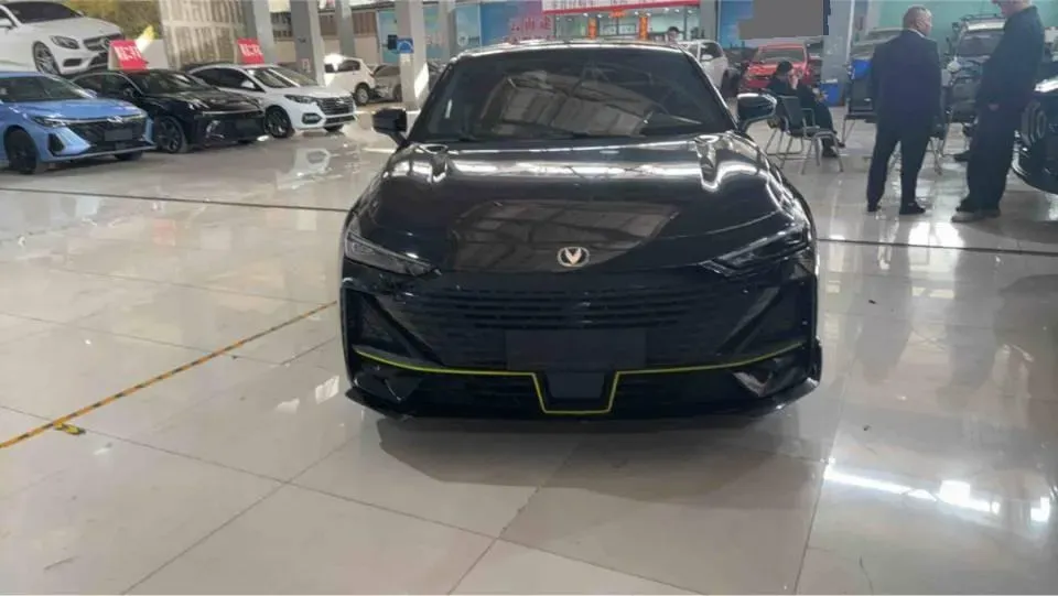2023 ChangAn UNI-V 1.5T 188HP L4 7DCT,autocango,china used car exporter,china ev exporter,chinese used car exporter,chinese used ev exporter