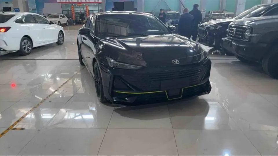 2023 ChangAn UNI-V 1.5T 188HP L4 7DCT,autocango,china used car exporter,china ev exporter,chinese used car exporter,chinese used ev exporter