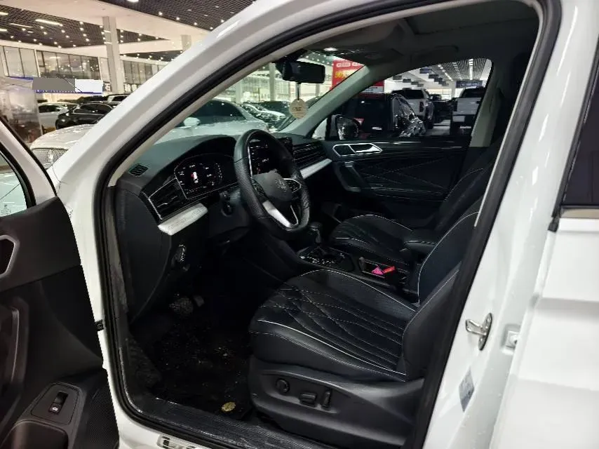 2023 Volkswagen Tiguan L 1.5T 160HP L4 7DCT,autocango,china used car exporter,china ev exporter,chinese used car exporter,chinese used ev exporter