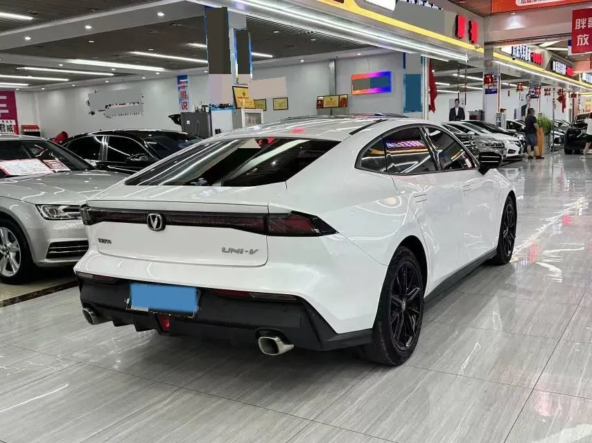 2022 ChangAn UNI-V 1.5T 188HP L4 7DCT,autocango,china used car exporter,china ev exporter,chinese used car exporter,chinese used ev exporter