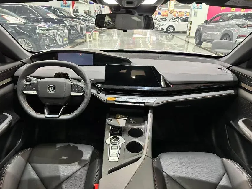 2022 ChangAn UNI-V 1.5T 188HP L4 7DCT,autocango,china used car exporter,china ev exporter,chinese used car exporter,chinese used ev exporter