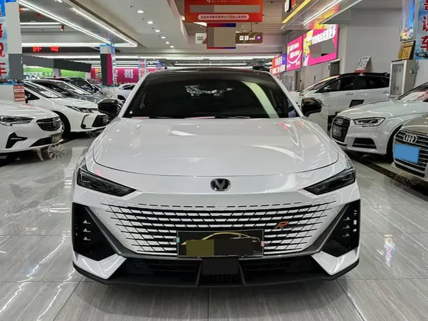 2022 ChangAn UNI-V 1.5T 188HP L4 7DCT,autocango,china used car exporter,china ev exporter,chinese used car exporter,chinese used ev exporter