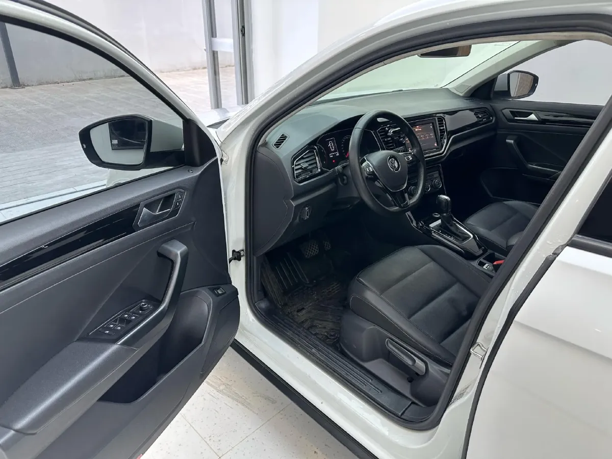 2019 Volkswagen T-Roc 1.4T 150HP L4 7DCT,autocango,china used car exporter,china ev exporter,chinese used car exporter,chinese used ev exporter