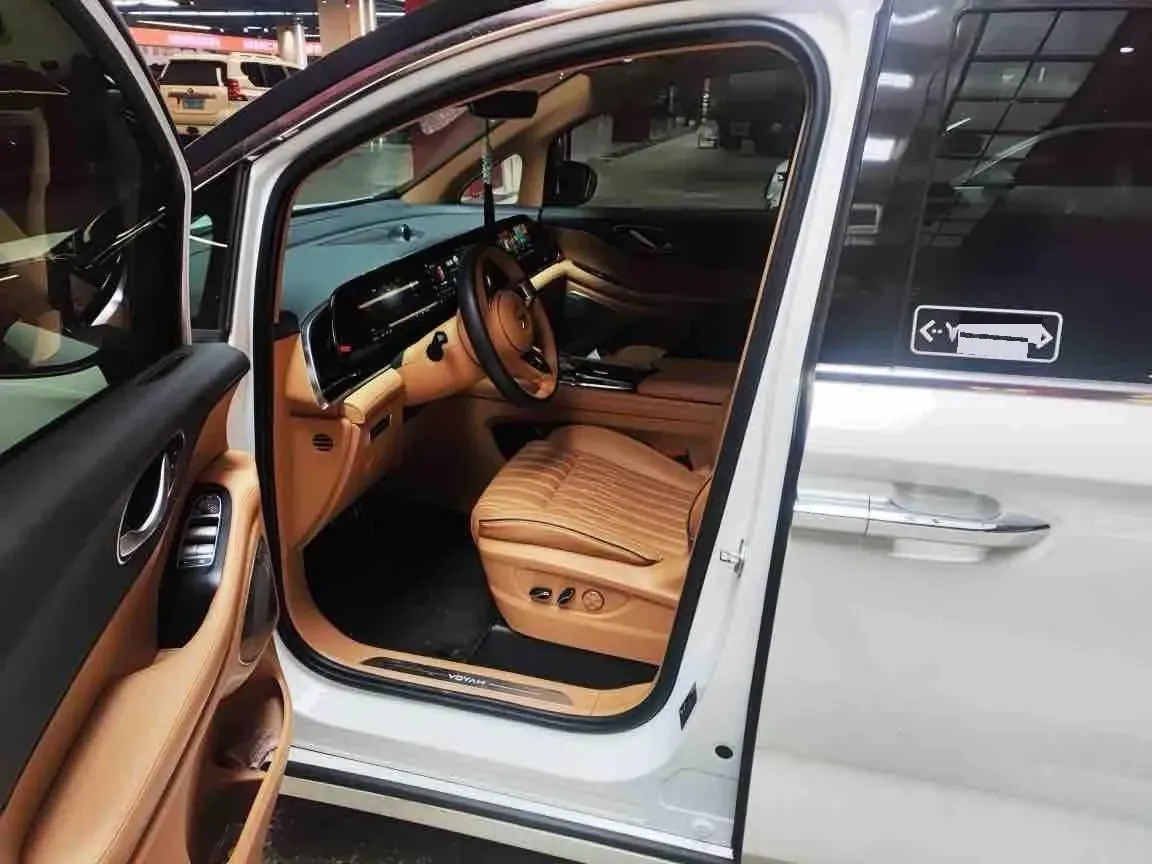 2022 Voyah Dream 1.5T 136HP L4 PHEV 25.57KWH,autocango,china used car exporter,china ev exporter,chinese used car exporter,chinese used ev exporter