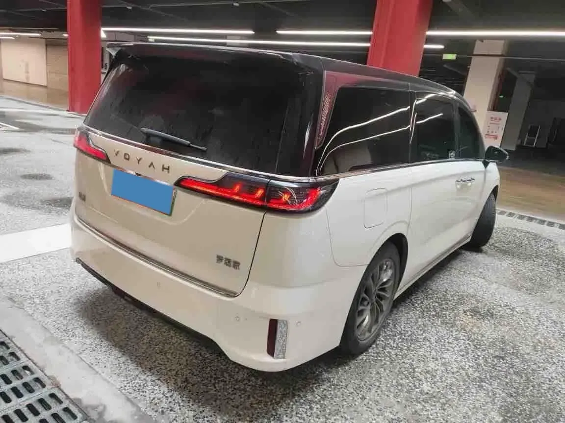 2022 Voyah Dream 1.5T 136HP L4 PHEV 25.57KWH,autocango,china used car exporter,china ev exporter,chinese used car exporter,chinese used ev exporter