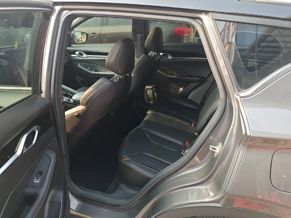 2025 Geely Coolray 1.5T 181HP L4 7DCT,autocango,china used car exporter,china ev exporter,chinese used car exporter,chinese used ev exporter