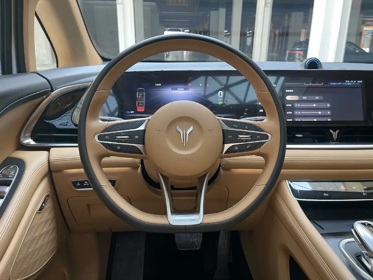 2022 Voyah Dream BEV 108.7KWH,autocango,china used car exporter,china ev exporter,chinese used car exporter,chinese used ev exporter