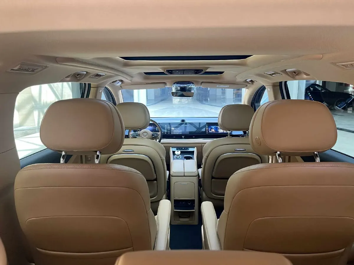 2022 Voyah Dream BEV 108.7KWH,autocango,china used car exporter,china ev exporter,chinese used car exporter,chinese used ev exporter