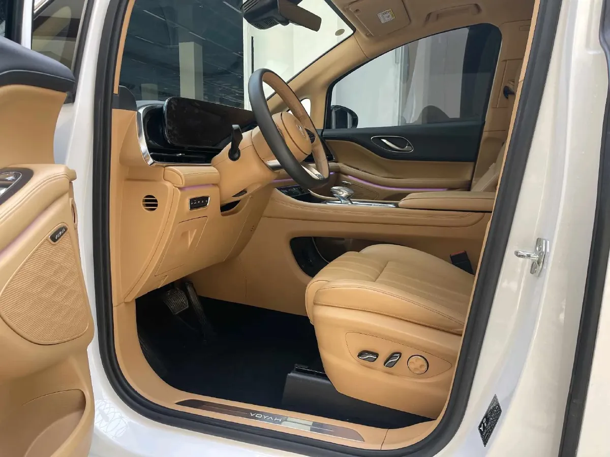 2022 Voyah Dream BEV 108.7KWH,autocango,china used car exporter,china ev exporter,chinese used car exporter,chinese used ev exporter