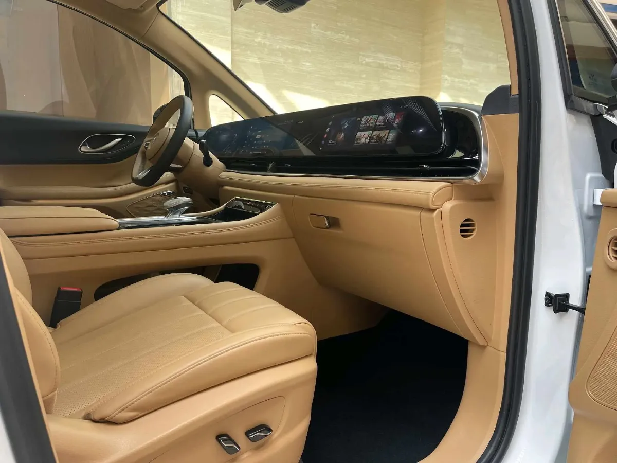 2022 Voyah Dream BEV 108.7KWH,autocango,china used car exporter,china ev exporter,chinese used car exporter,chinese used ev exporter