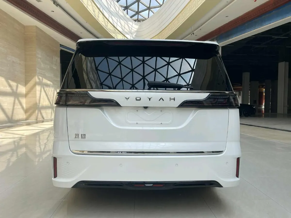 2022 Voyah Dream BEV 108.7KWH,autocango,china used car exporter,china ev exporter,chinese used car exporter,chinese used ev exporter
