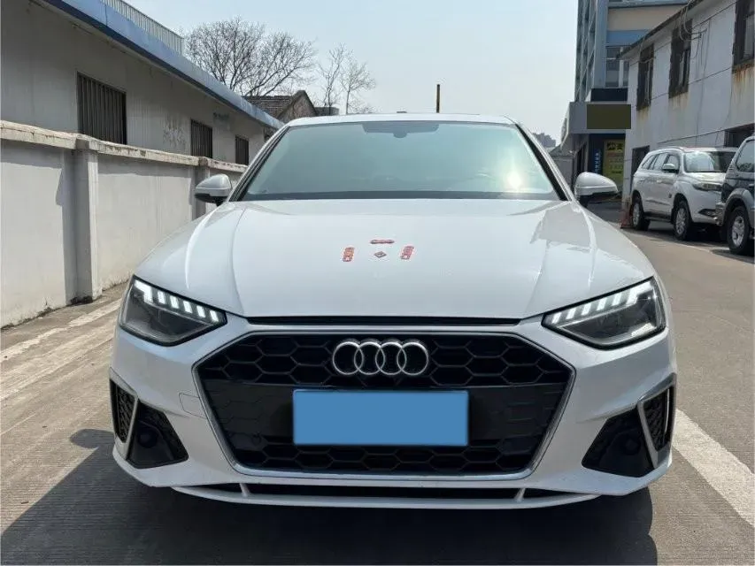 2022 Audi A4L 2.0T 190HP L4 7DCT,autocango,china used car exporter,china ev exporter,chinese used car exporter,chinese used ev exporter