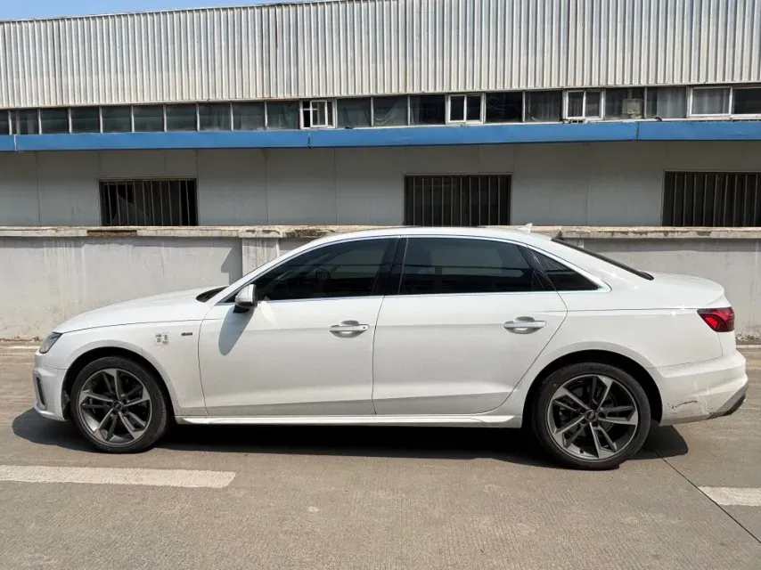 2022 Audi A4L 2.0T 190HP L4 7DCT,autocango,china used car exporter,china ev exporter,chinese used car exporter,chinese used ev exporter