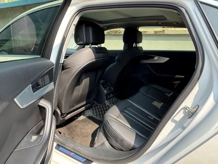 2022 Audi A4L 2.0T 190HP L4 7DCT,autocango,china used car exporter,china ev exporter,chinese used car exporter,chinese used ev exporter