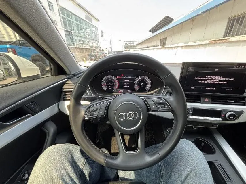 2022 Audi A4L 2.0T 190HP L4 7DCT,autocango,china used car exporter,china ev exporter,chinese used car exporter,chinese used ev exporter