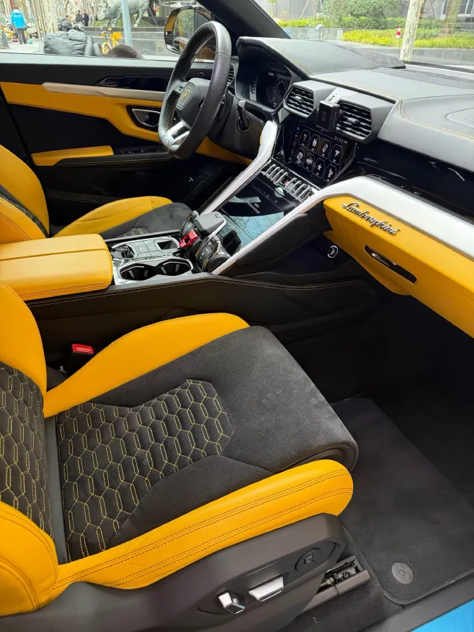 2021 Lamborghini Urus 4.0T 641HP V8 8AT,autocango,china used car exporter,china ev exporter,chinese used car exporter,chinese used ev exporter