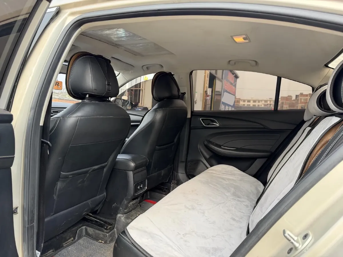 2020 Roewe i5 1.5L 120HP L4 5MT,autocango,china used car exporter,china ev exporter,chinese used car exporter,chinese used ev exporter