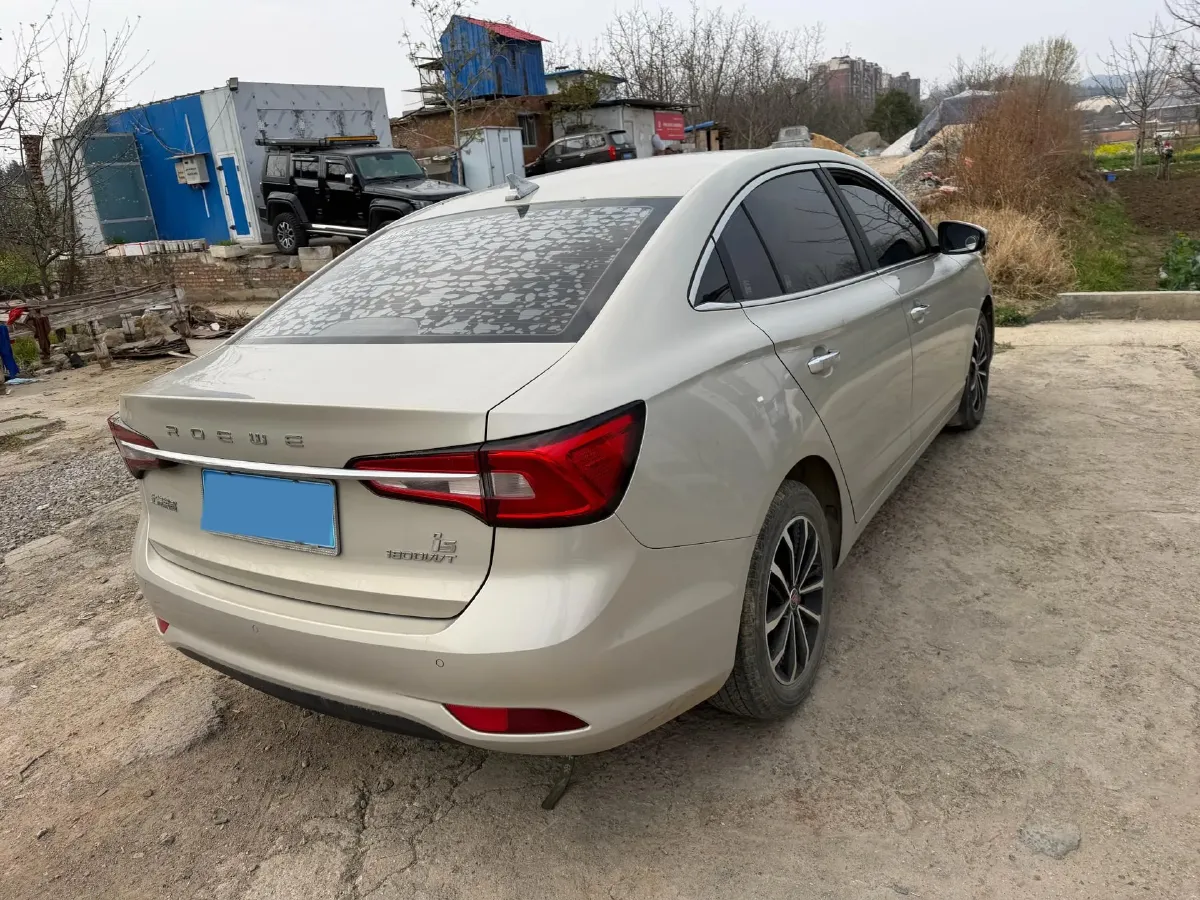 2020 Roewe i5 1.5L 120HP L4 5MT,autocango,china used car exporter,china ev exporter,chinese used car exporter,chinese used ev exporter
