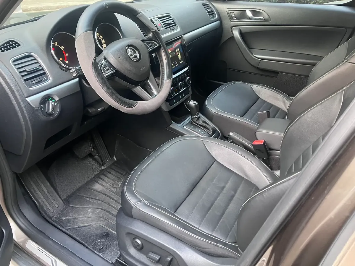 2017 Skoda Yeti 1.8T 160HP L4 6DCT,autocango,china used car exporter,china ev exporter,chinese used car exporter,chinese used ev exporter