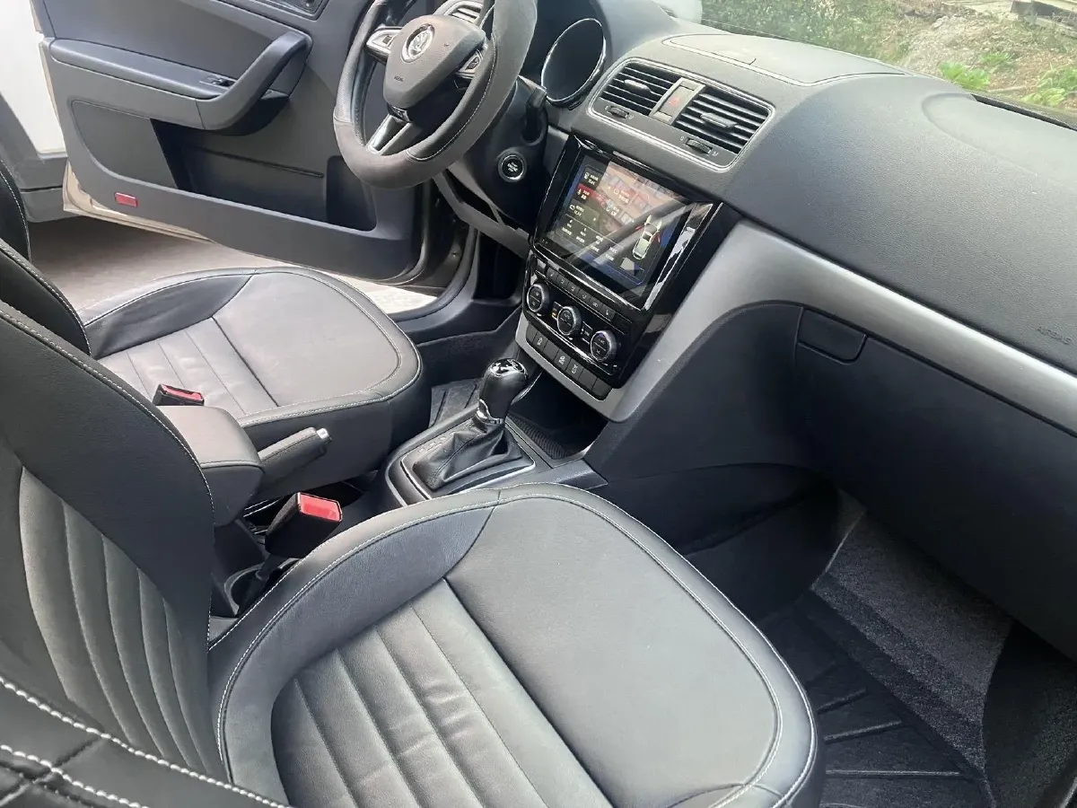 2017 Skoda Yeti 1.8T 160HP L4 6DCT,autocango,china used car exporter,china ev exporter,chinese used car exporter,chinese used ev exporter