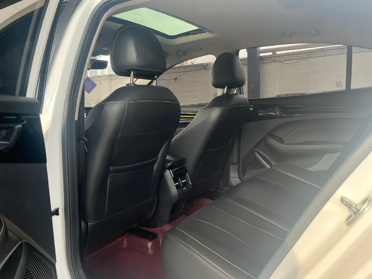 2021 Roewe i5 1.5L 120HP L4 CVT,autocango,china used car exporter,china ev exporter,chinese used car exporter,chinese used ev exporter