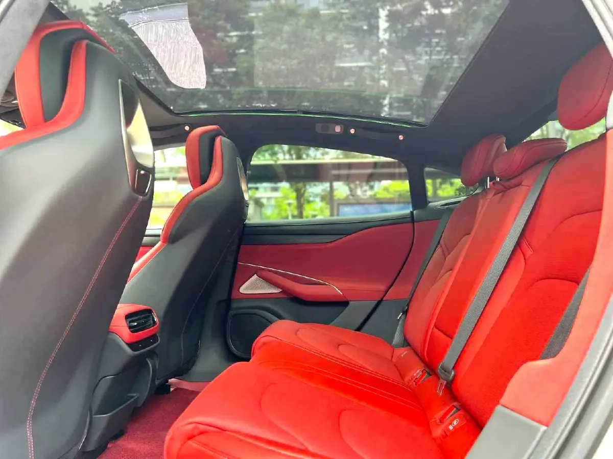 2024 MI SU7 BEV 101KWH,autocango,china used car exporter,china ev exporter,chinese used car exporter,chinese used ev exporter