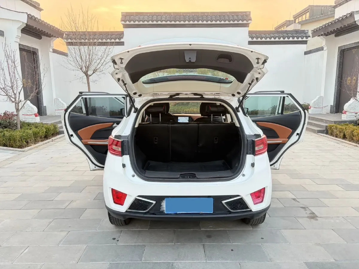 2017 Zotye T300 1.5L 112HP L4 5MT,autocango,china used car exporter,china ev exporter,chinese used car exporter,chinese used ev exporter