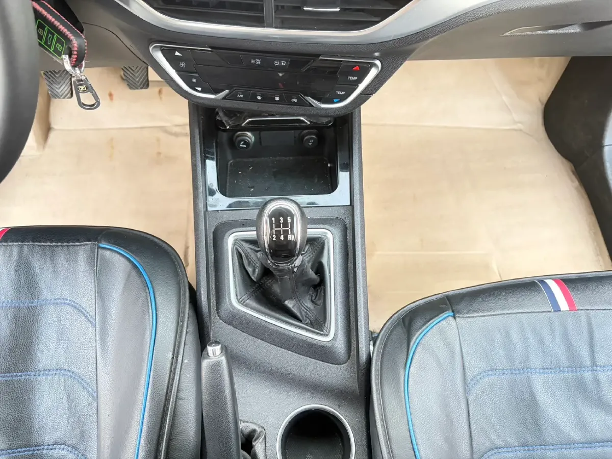 2017 Zotye T300 1.5L 112HP L4 5MT,autocango,china used car exporter,china ev exporter,chinese used car exporter,chinese used ev exporter