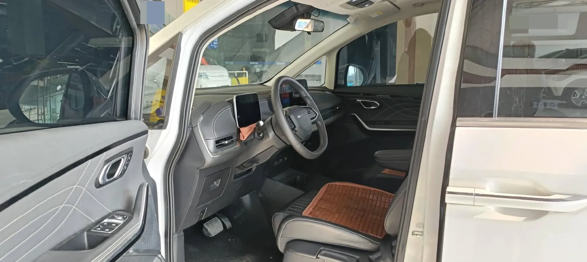 2023 MAXUS DaJia 9 BEV 77KWH,autocango,china used car exporter,china ev exporter,chinese used car exporter,chinese used ev exporter
