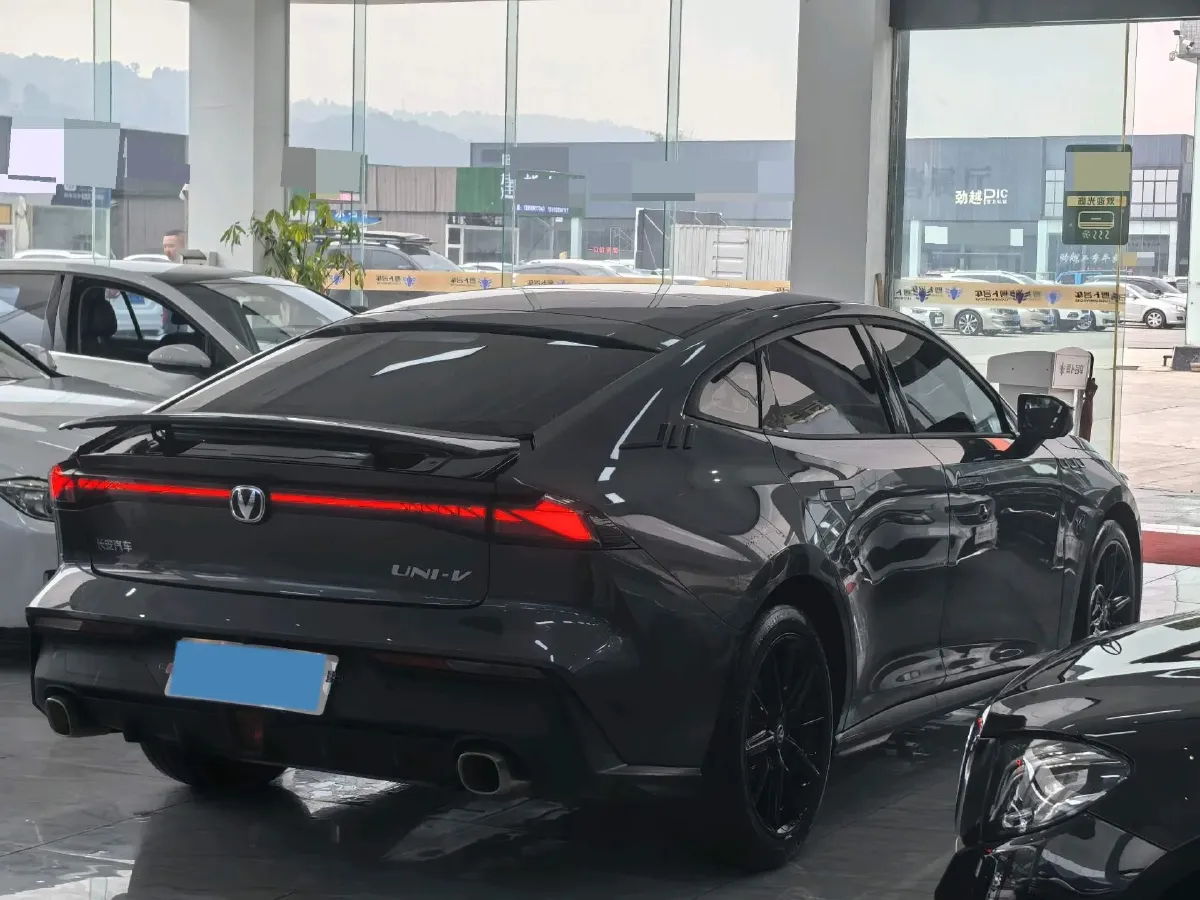 2023 ChangAn UNI-V 1.5T 188HP L4 7DCT,autocango,china used car exporter,china ev exporter,chinese used car exporter,chinese used ev exporter