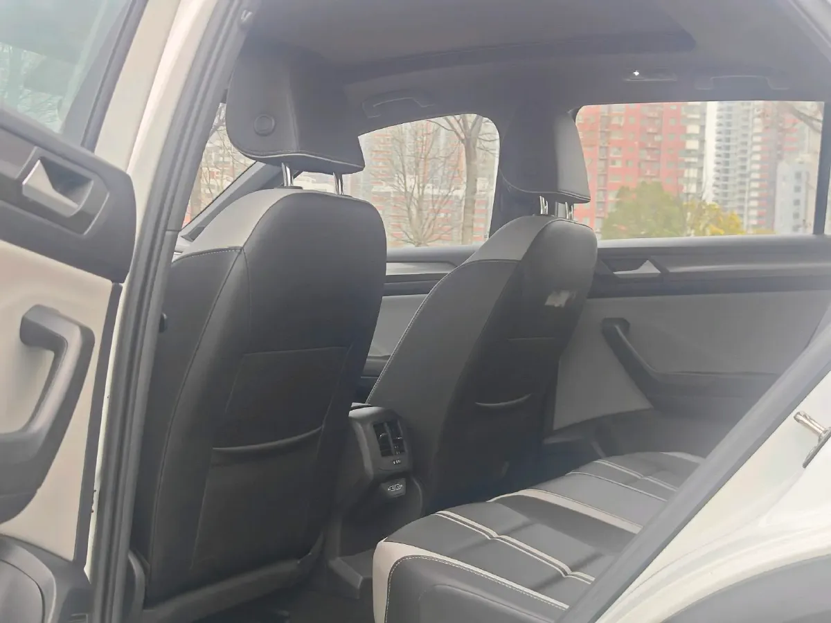 2023 Volkswagen T-Roc 1.5T 160HP L4 7DCT,autocango,china used car exporter,china ev exporter,chinese used car exporter,chinese used ev exporter