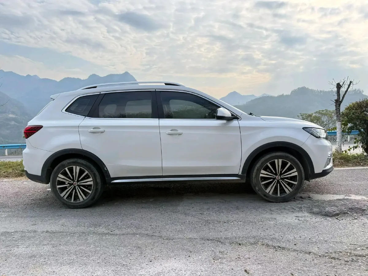 2019 Mitsubishi Eclipse Cross 1.5T 170HP L4 6MT,autocango,china used car exporter,china ev exporter,chinese used car exporter,chinese used ev exporter