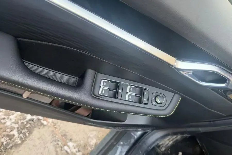 2025 Geely Coolray 1.5T 181HP L4 7DCT,autocango,china used car exporter,china ev exporter,chinese used car exporter,chinese used ev exporter