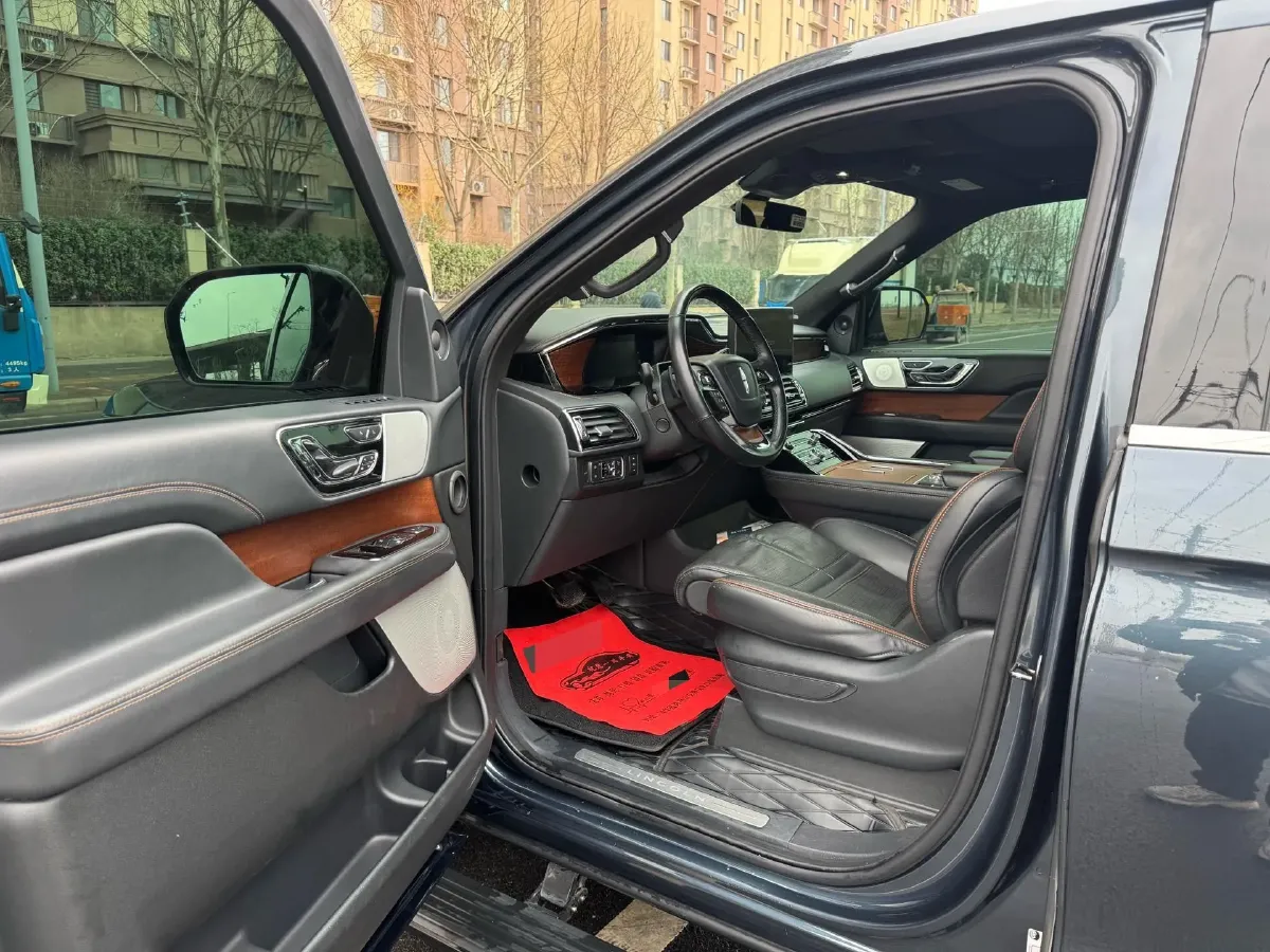 2022 BMW X7 3.0T 340HP L6 8AT,autocango,china used car exporter,china ev exporter,chinese used car exporter,chinese used ev exporter