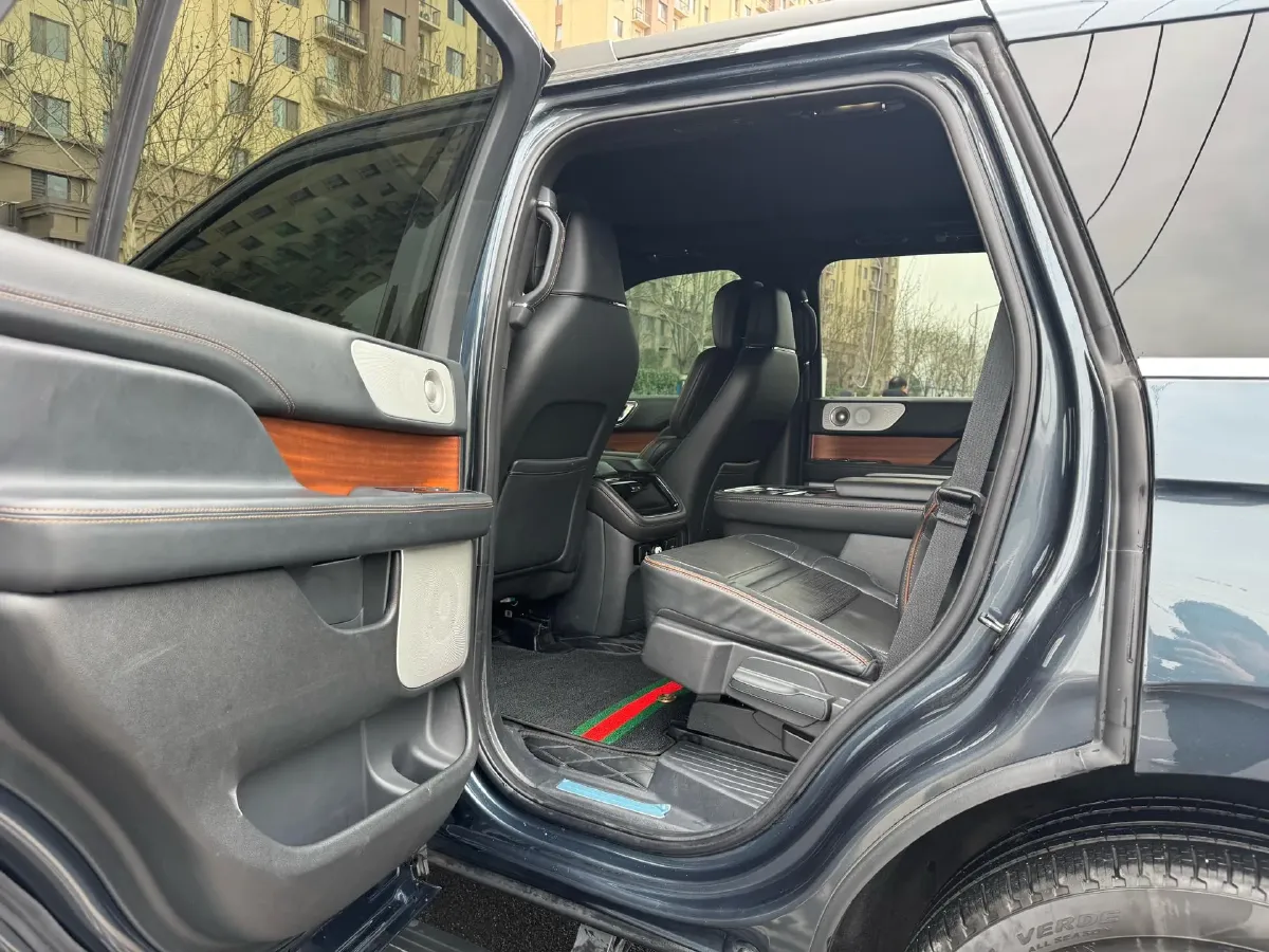 2022 BMW X7 3.0T 340HP L6 8AT,autocango,china used car exporter,china ev exporter,chinese used car exporter,chinese used ev exporter