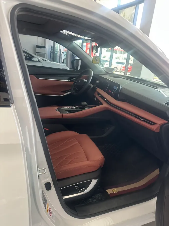 2023 ChangAn CS75 Plus 2.0T 233HP L4 8AT,autocango,china used car exporter,china ev exporter,chinese used car exporter,chinese used ev exporter