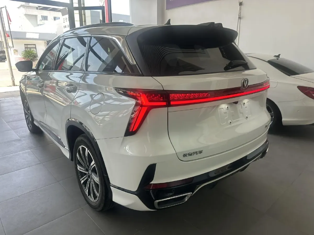 2023 ChangAn CS75 Plus 2.0T 233HP L4 8AT,autocango,china used car exporter,china ev exporter,chinese used car exporter,chinese used ev exporter