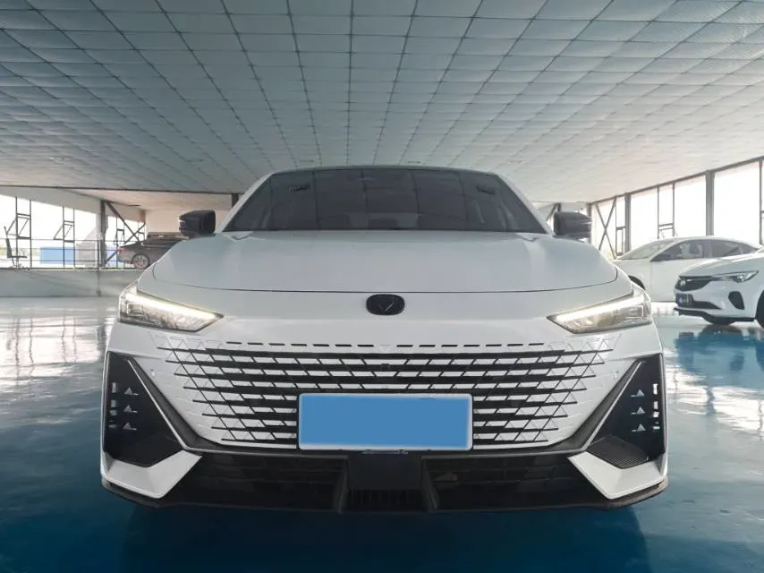 2023 ChangAn UNI-V 1.5T 188HP L4 7DCT,autocango,china used car exporter,china ev exporter,chinese used car exporter,chinese used ev exporter