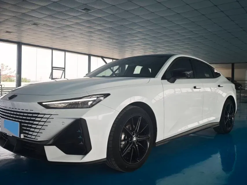 2023 ChangAn UNI-V 1.5T 188HP L4 7DCT,autocango,china used car exporter,china ev exporter,chinese used car exporter,chinese used ev exporter