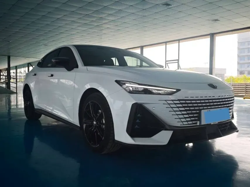 2023 ChangAn UNI-V 1.5T 188HP L4 7DCT,autocango,china used car exporter,china ev exporter,chinese used car exporter,chinese used ev exporter