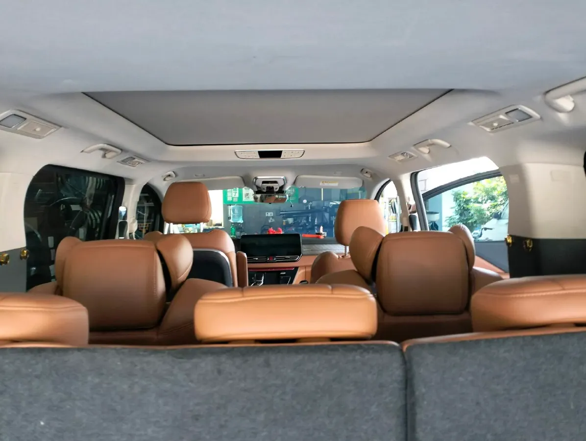 2023 HongQi HQ9 2.0T 252HP L4 8AT,autocango,china used car exporter,china ev exporter,chinese used car exporter,chinese used ev exporter