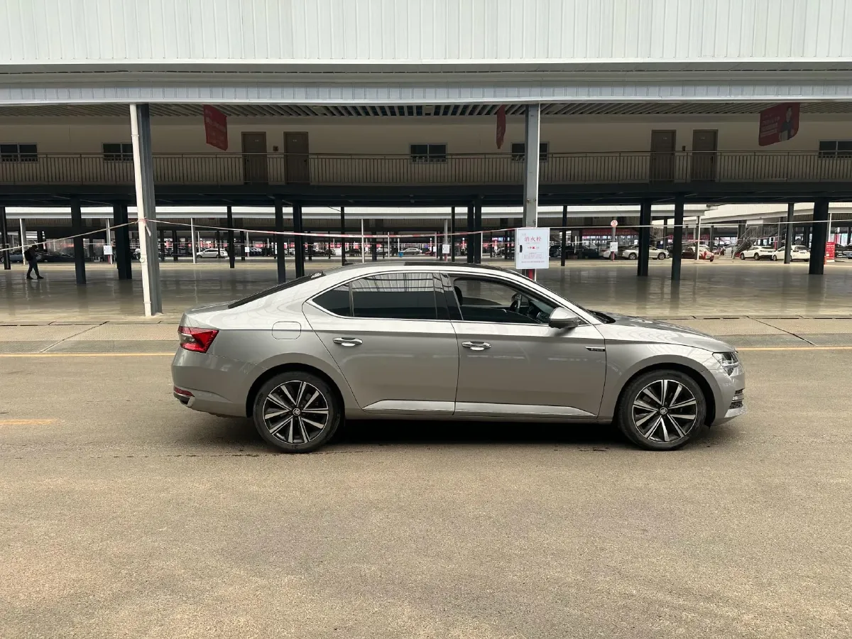 2022 Skoda Superb 2.0T 186HP L4 7DCT,autocango,china used car exporter,china ev exporter,chinese used car exporter,chinese used ev exporter