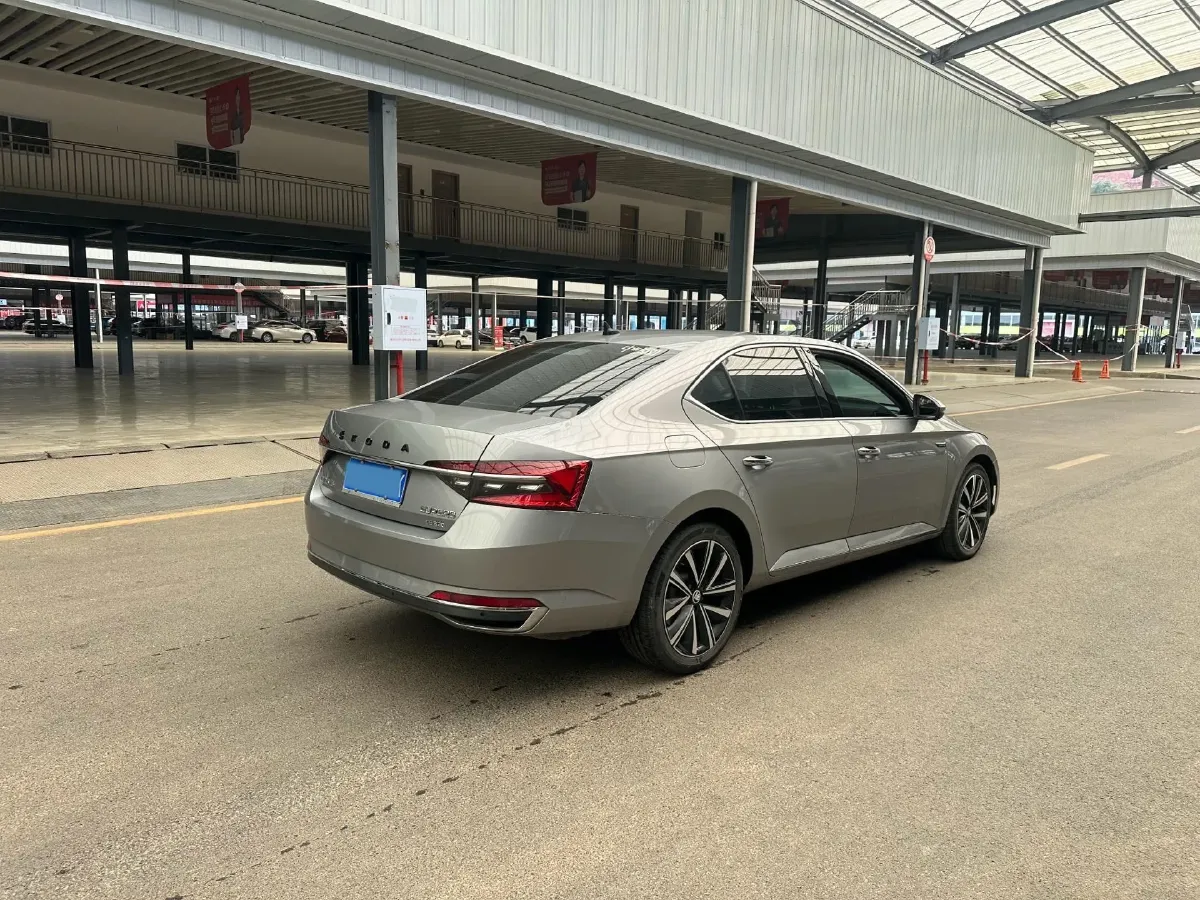 2022 Skoda Superb 2.0T 186HP L4 7DCT,autocango,china used car exporter,china ev exporter,chinese used car exporter,chinese used ev exporter