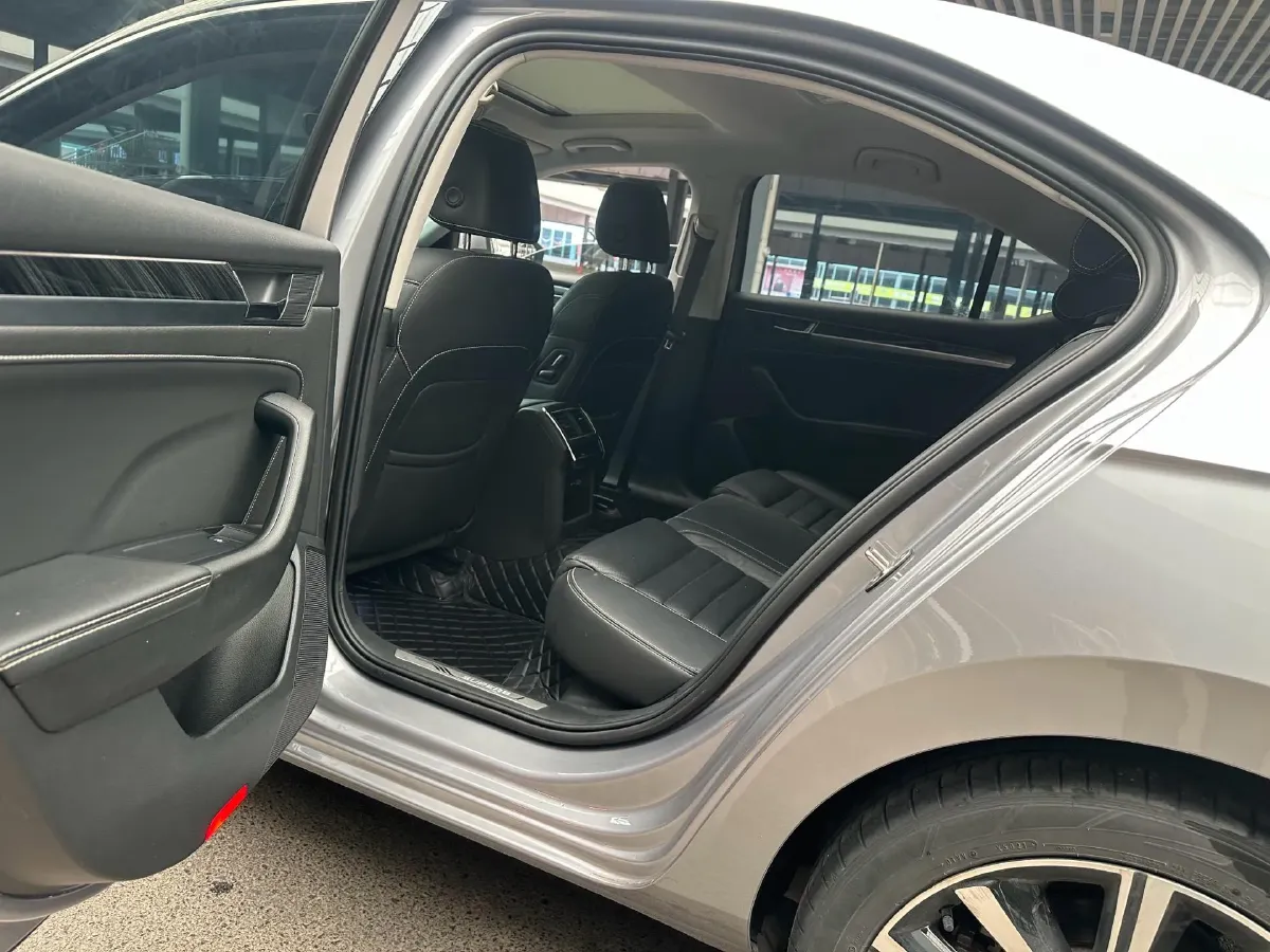 2022 Skoda Superb 2.0T 186HP L4 7DCT,autocango,china used car exporter,china ev exporter,chinese used car exporter,chinese used ev exporter