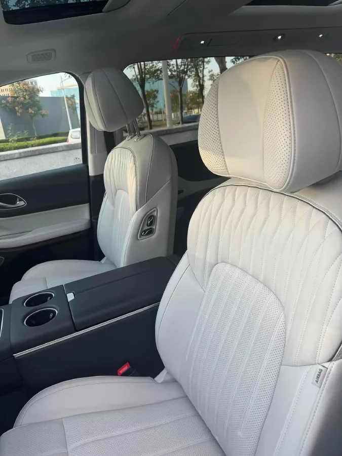 2025 Voyah Dream BEV 108.7KWH,autocango,china used car exporter,china ev exporter,chinese used car exporter,chinese used ev exporter