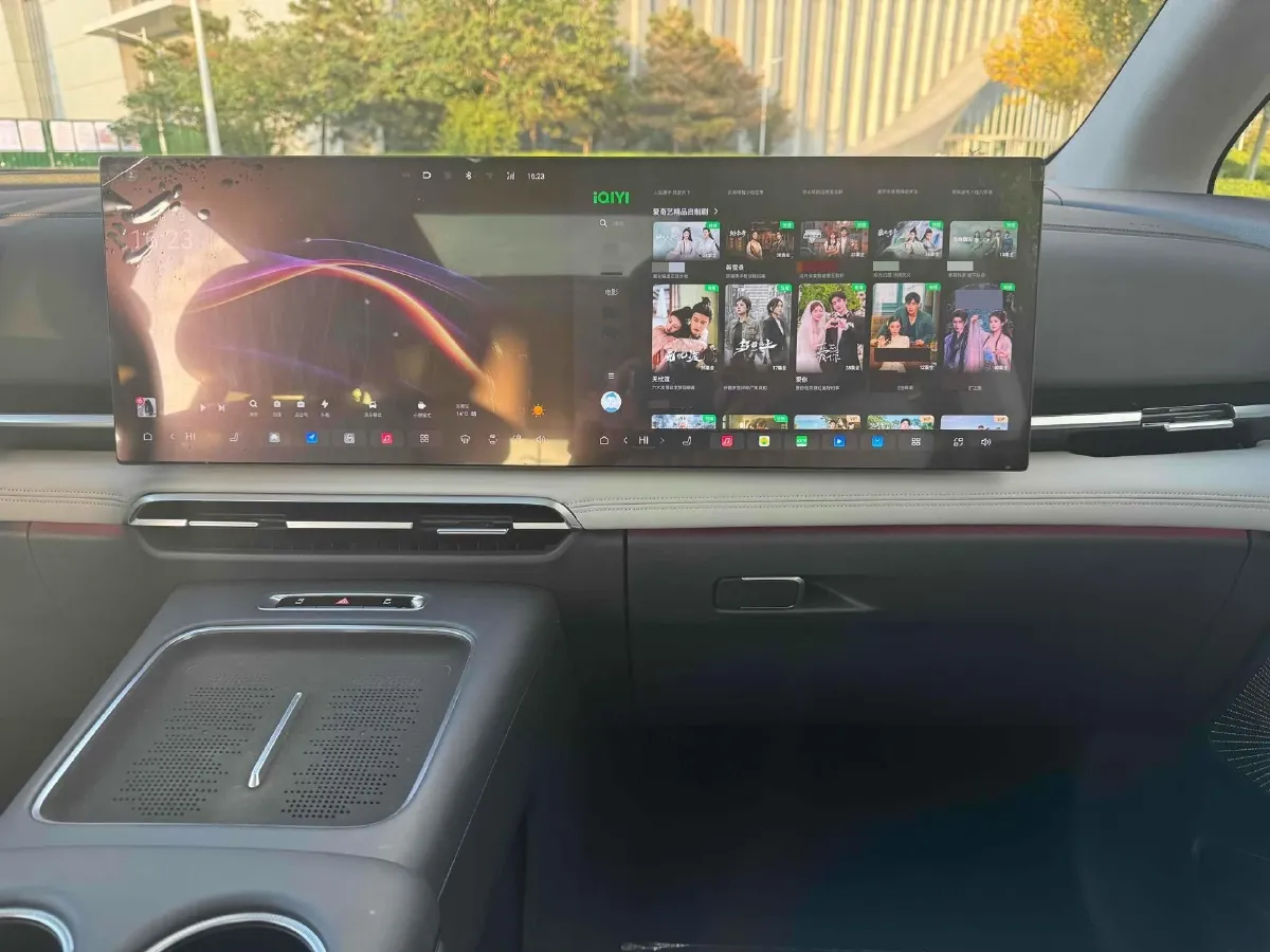 2025 Voyah Dream BEV 108.7KWH,autocango,china used car exporter,china ev exporter,chinese used car exporter,chinese used ev exporter