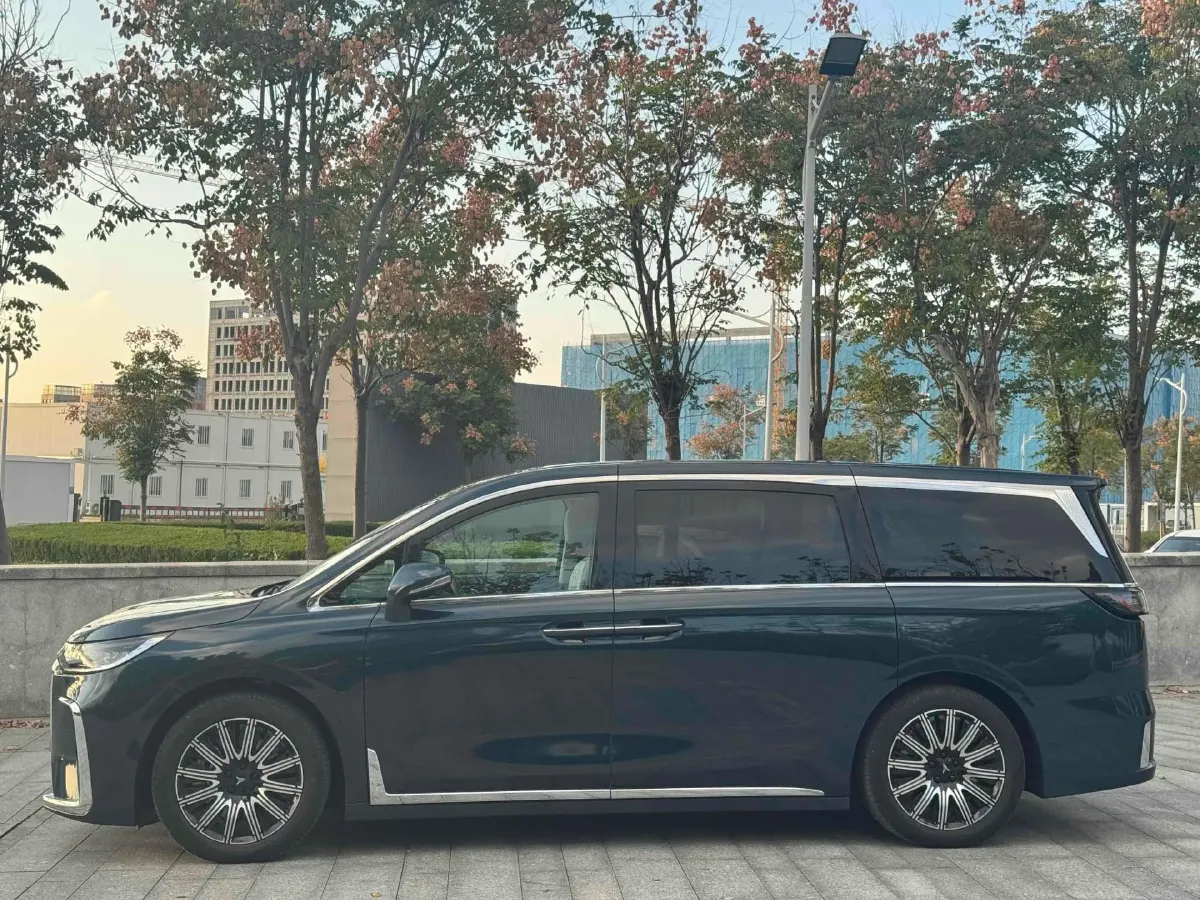 2025 Voyah Dream BEV 108.7KWH,autocango,china used car exporter,china ev exporter,chinese used car exporter,chinese used ev exporter